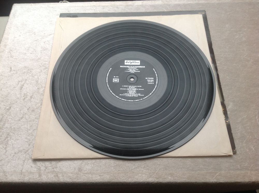 RICHARD CLAYDERMAN R&Ecirc;VERIES 33 TOURS Envoi Possible
CD et vinyles