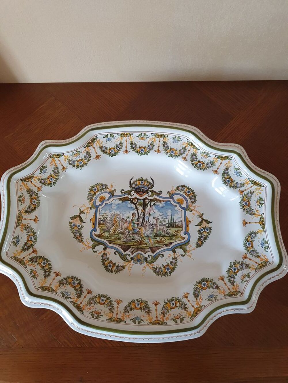 GRANDE SOUPIERE OU LEGUMIER EN FAIENCE LALLIER A MOUSTIERS Dcoration