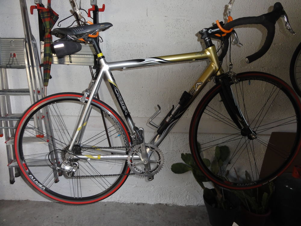 V&eacute;lo route Sports