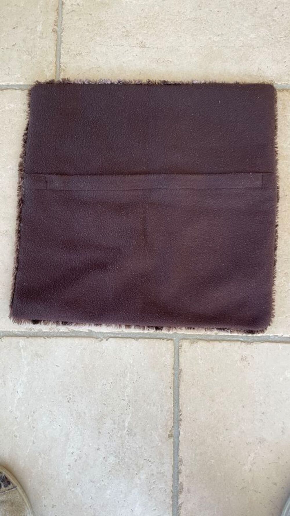 housse coussin fourrure synth&eacute;tique V�tements