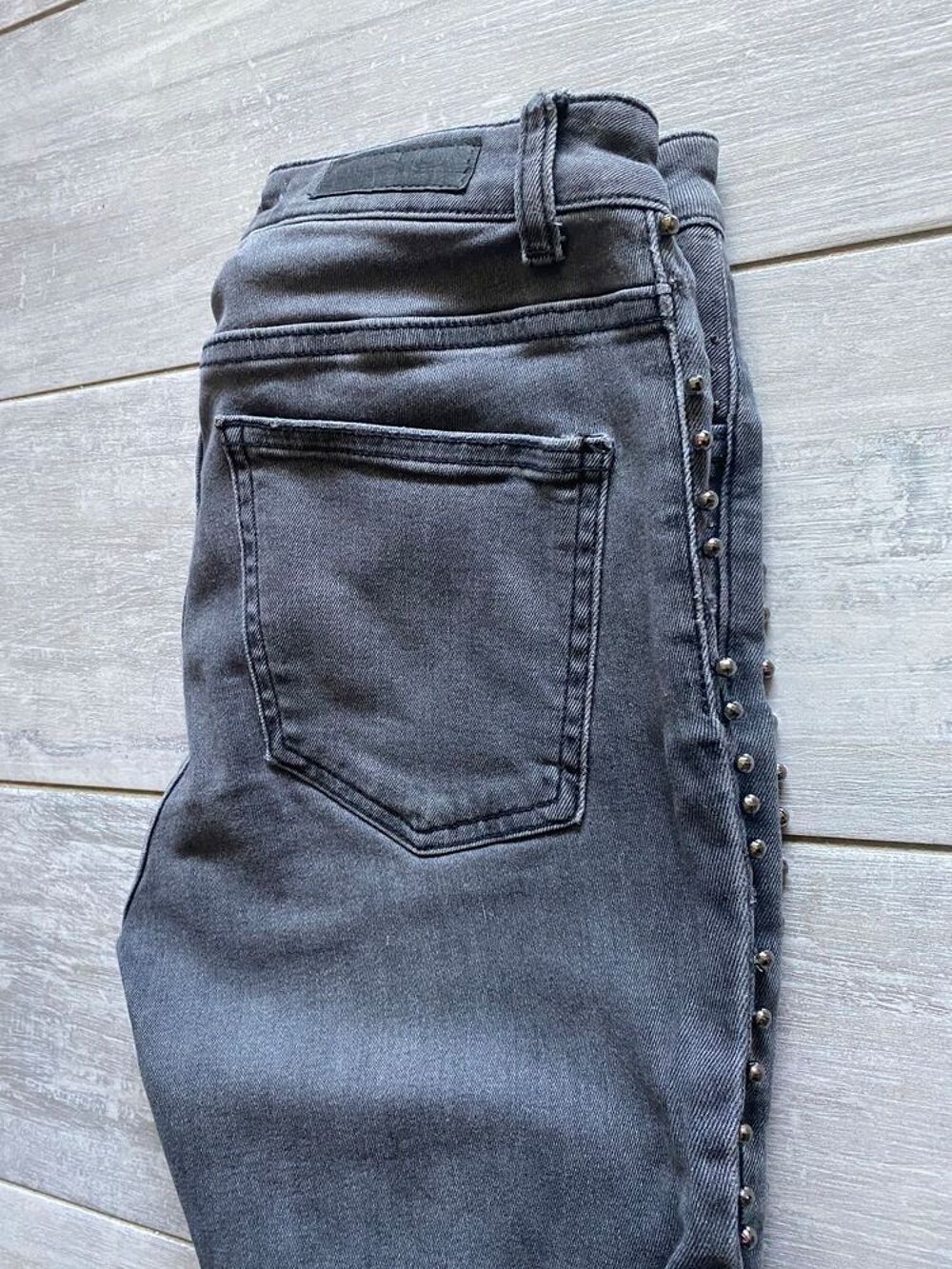jean d&eacute;lav&eacute; noir Zara t 38 Vêtements