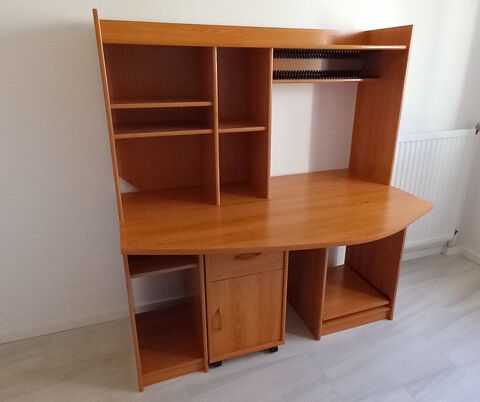 Bureau fonctionnel avec nombreux rangements 30 Lorient (56)