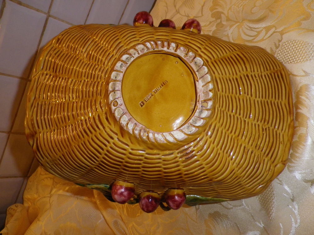 CORBEILLE DE FRUITS SIGN&Eacute;E AU VIEUX VALLAURIS Décoration