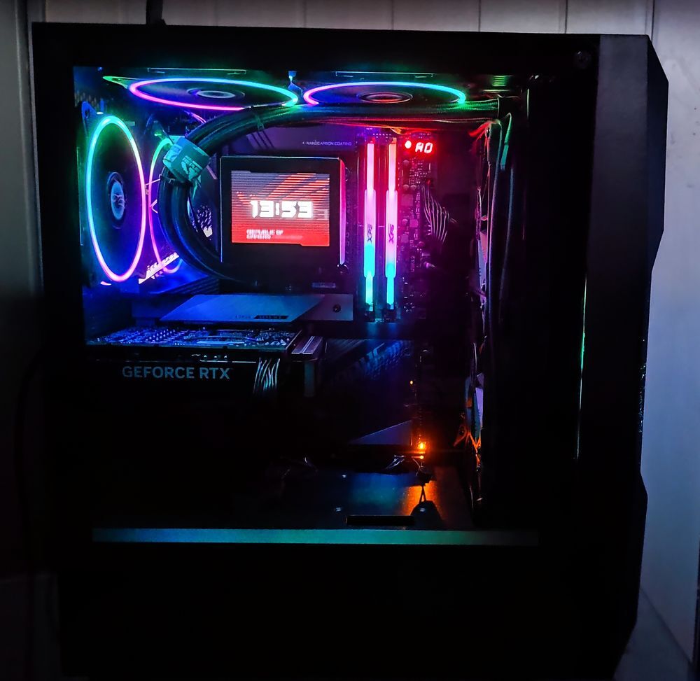 PC Gamers haut de gamme( Neuf)-I7 13700KF-RTX 4060 TI -SSD 5 Matériel informatique