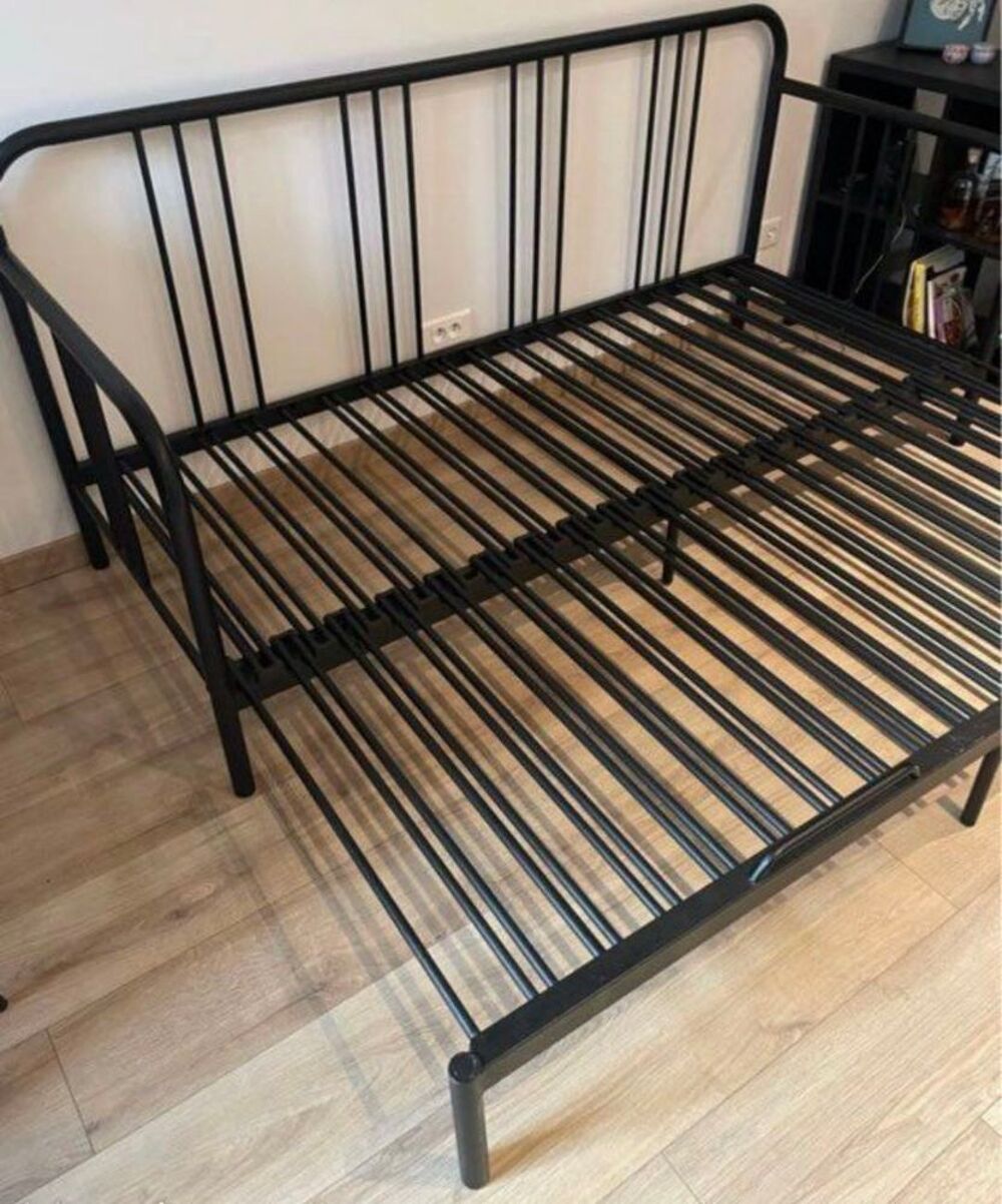 Lit banquette extensible en m&eacute;tal noir €" excellent &eacute;tat Meubles