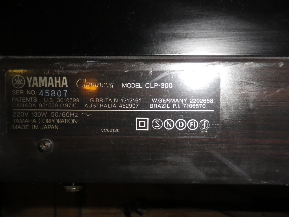 clavier piano Yamaha Clavinova CLP-300 Instruments de musique