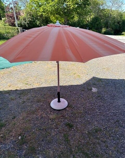 Parasol 280 cm avec pied béton ? réglable Eyjeaux (87)