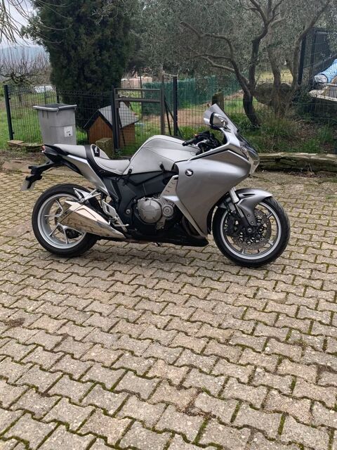 Moto HONDA 2011 occasion Lod&egrave;ve 34700