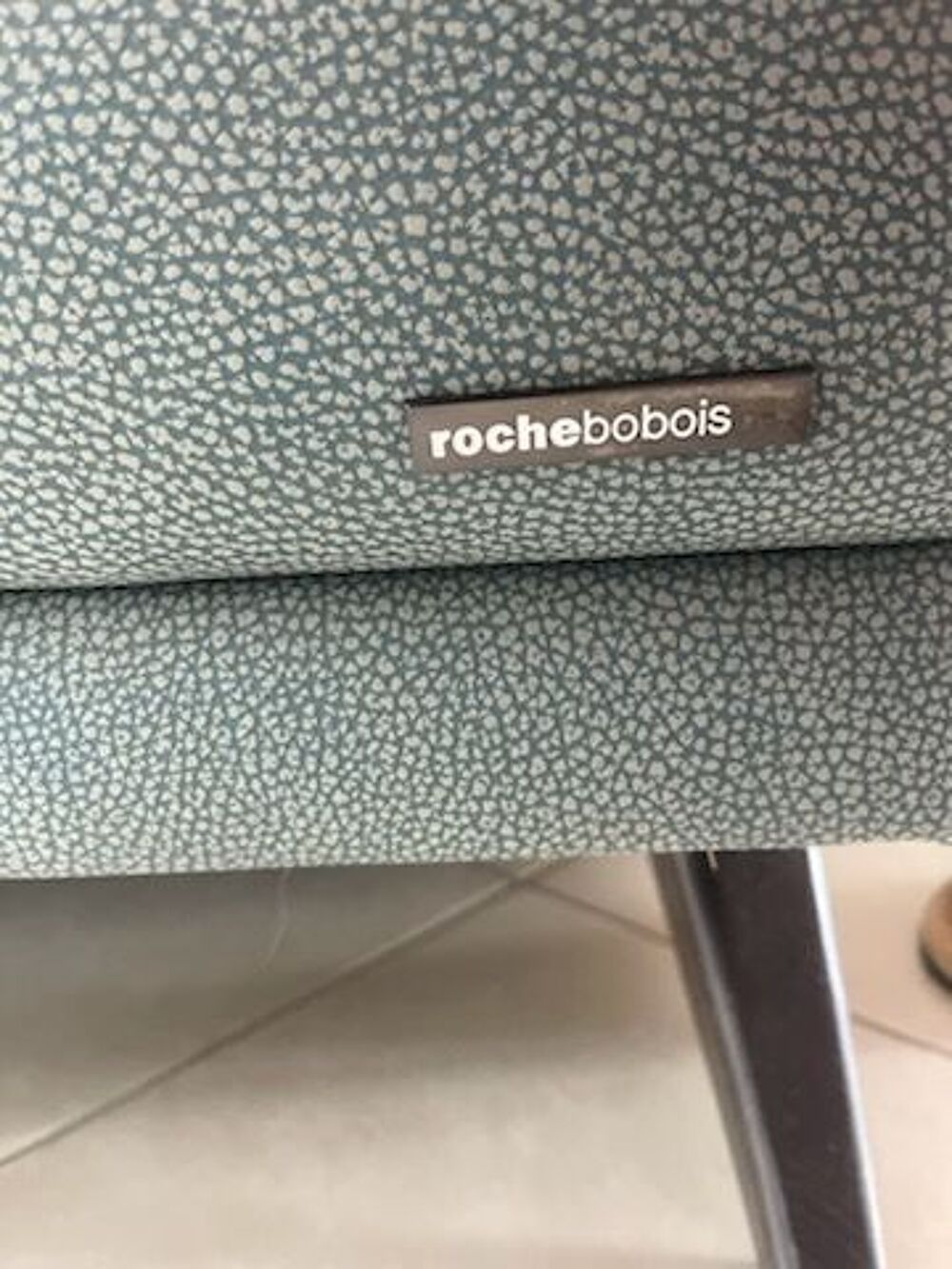 Canap&eacute; moderne en cuir de buffle bleu azur de roche bobois Meubles