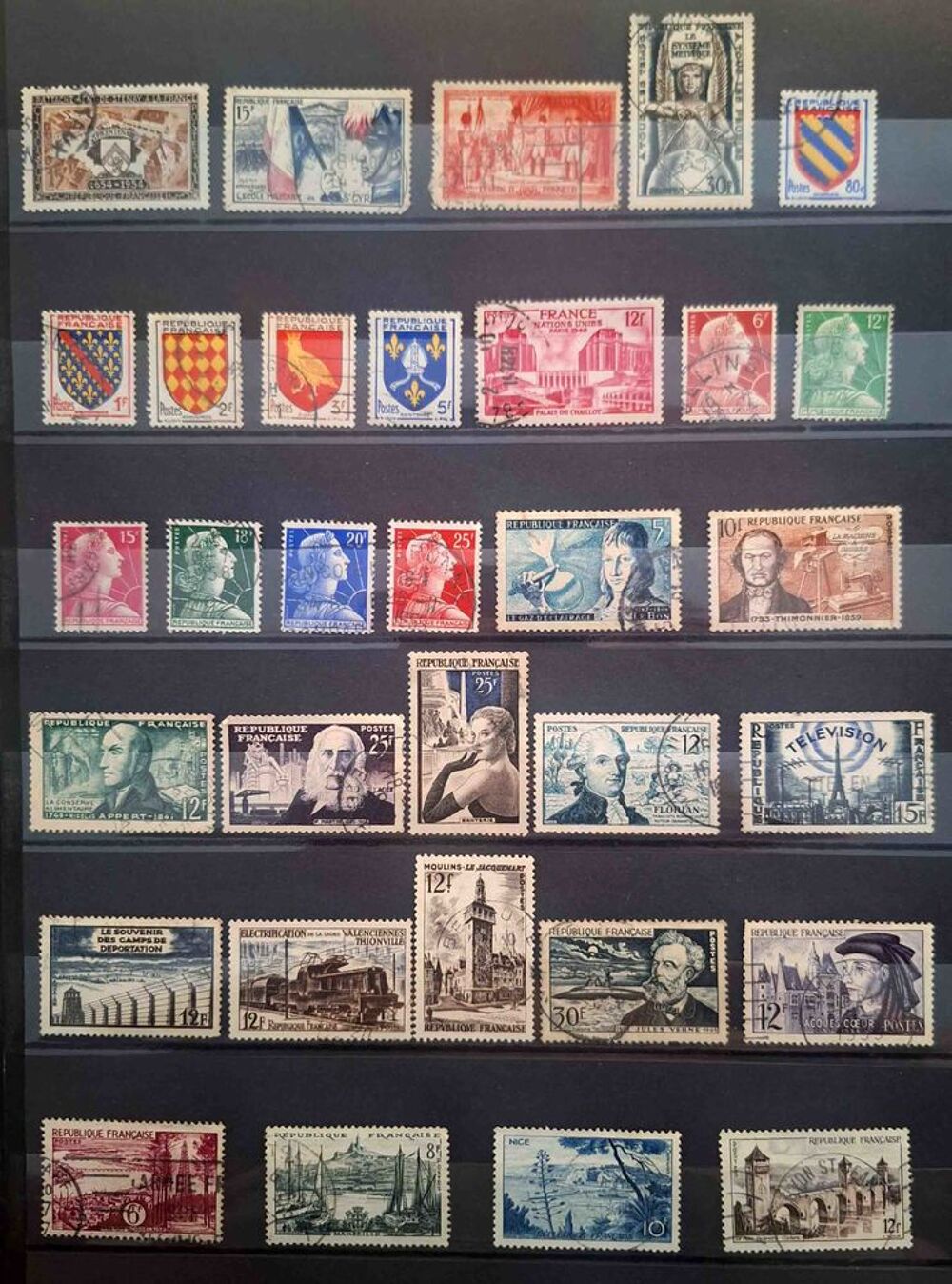 S&eacute;rie de timbres de collection de France C 