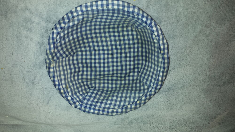 CORBEILLE BLEU ET BLANC
DIAMETRE 28 CM ENVIRON
Décoration