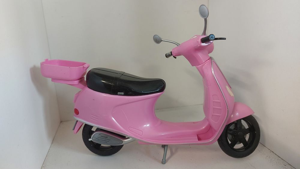 Scooter rose pour Barbie Jeux / jouets
