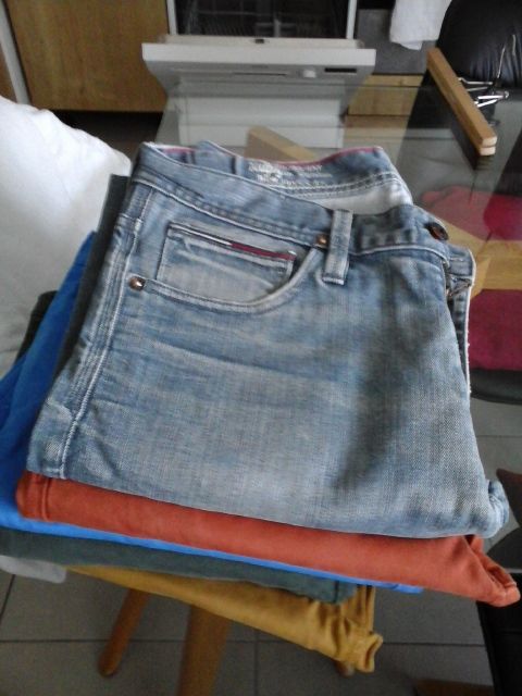 4 pantalons homme taille M comme neufs 15 Cran-Gevrier (74)