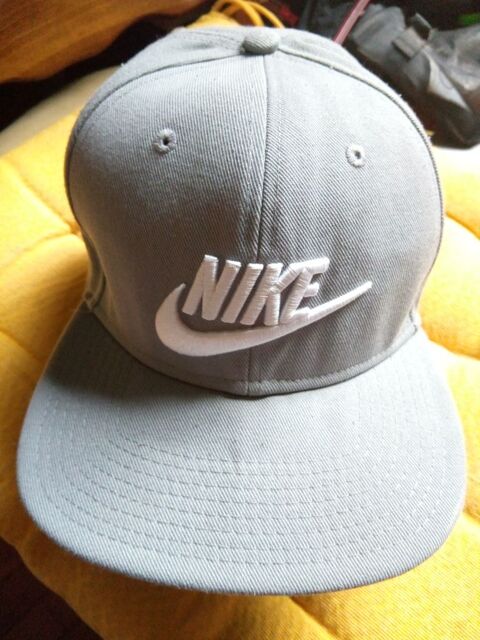 casquette Nike grise - broderie épaisse 10 Beauchamp (95)