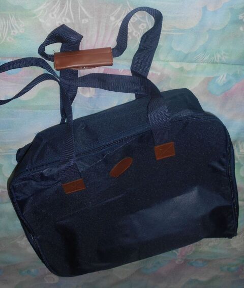 grand sac/valise bleu marine (Y. Rocher) neuf  3 Ervy-le-Chtel (10)