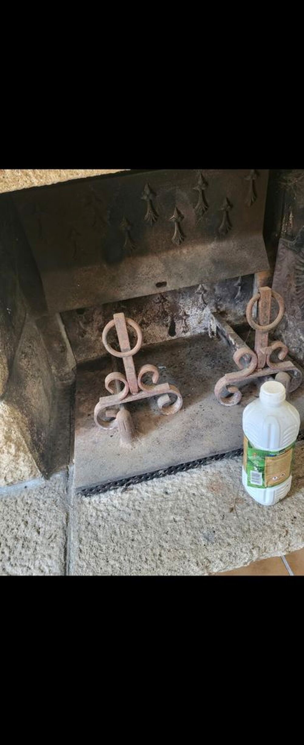 Chemin&eacute; 
Meubles