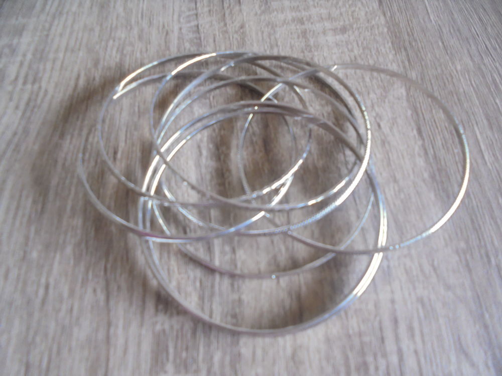 8 joncs entrelac&eacute;s (28b) Bijoux et montres