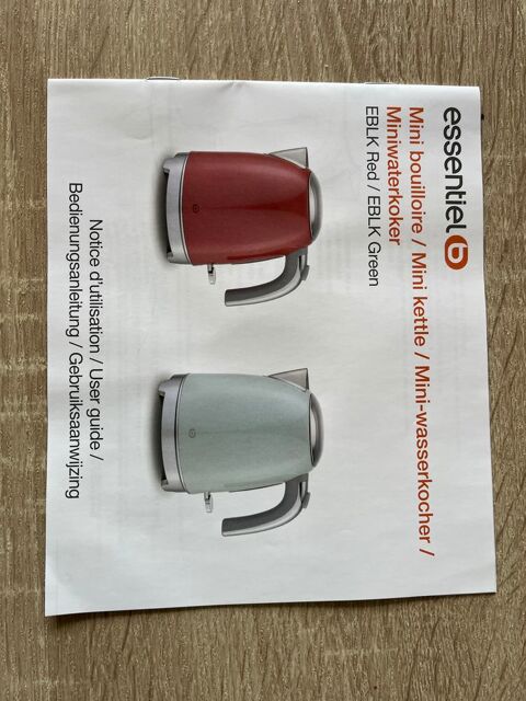 Bouilloire sans fil Essentiel EBLK rouge - 1 litre. Saint-Brieuc (22)