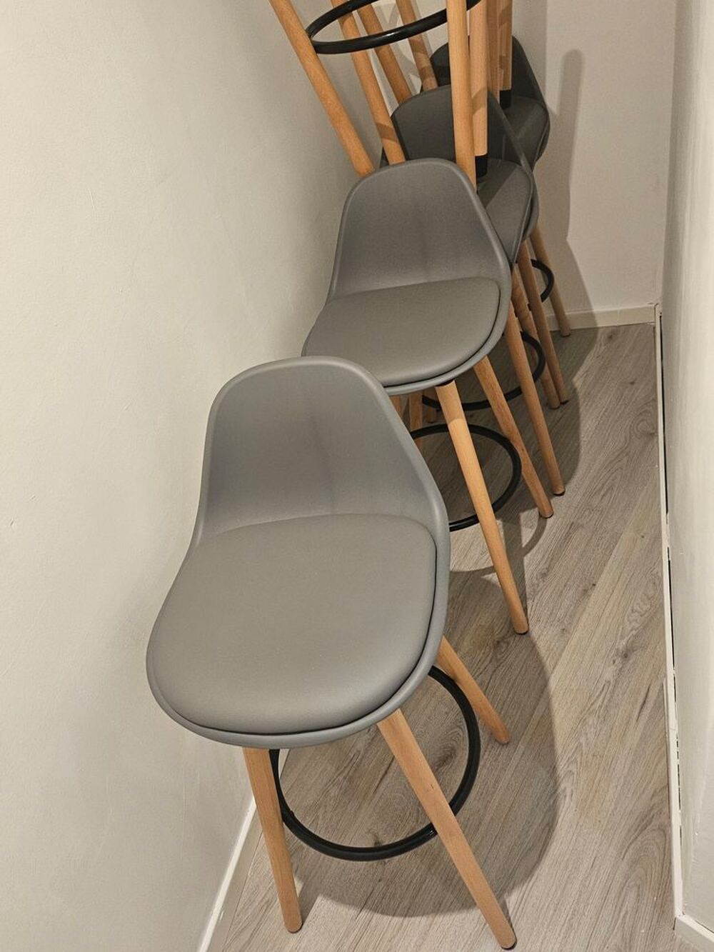 ce lot de 6 tabourets de bar BUT Meubles