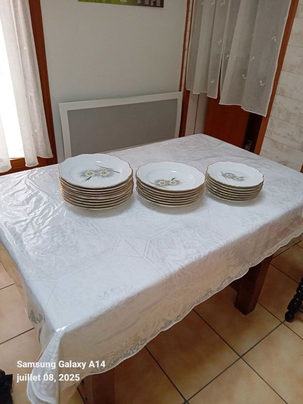 un service assiette en porcelaine neuf paiement en main propre Electroménager