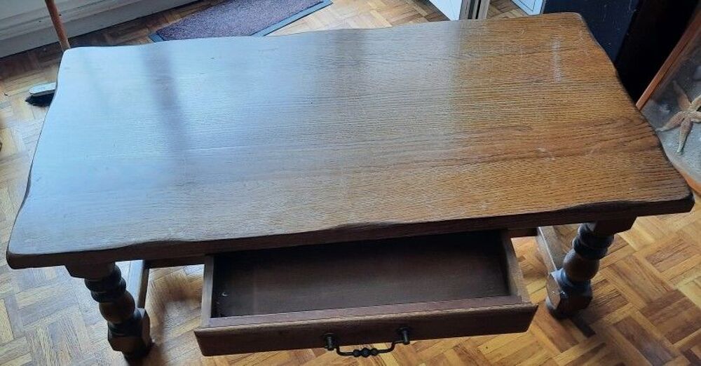 Table basse salon. Meubles