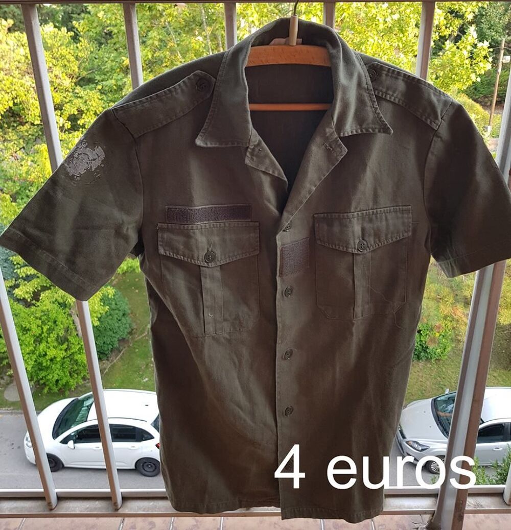 Chemisette militaire F1 VA OM de taille 37-38 mili ayant ser Vêtements