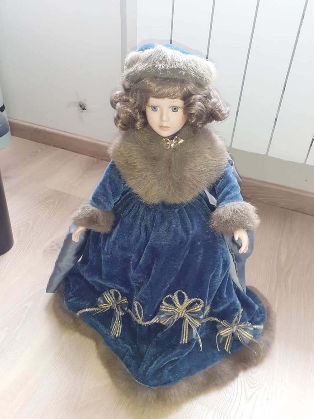 Poup&eacute;e porcelaine 