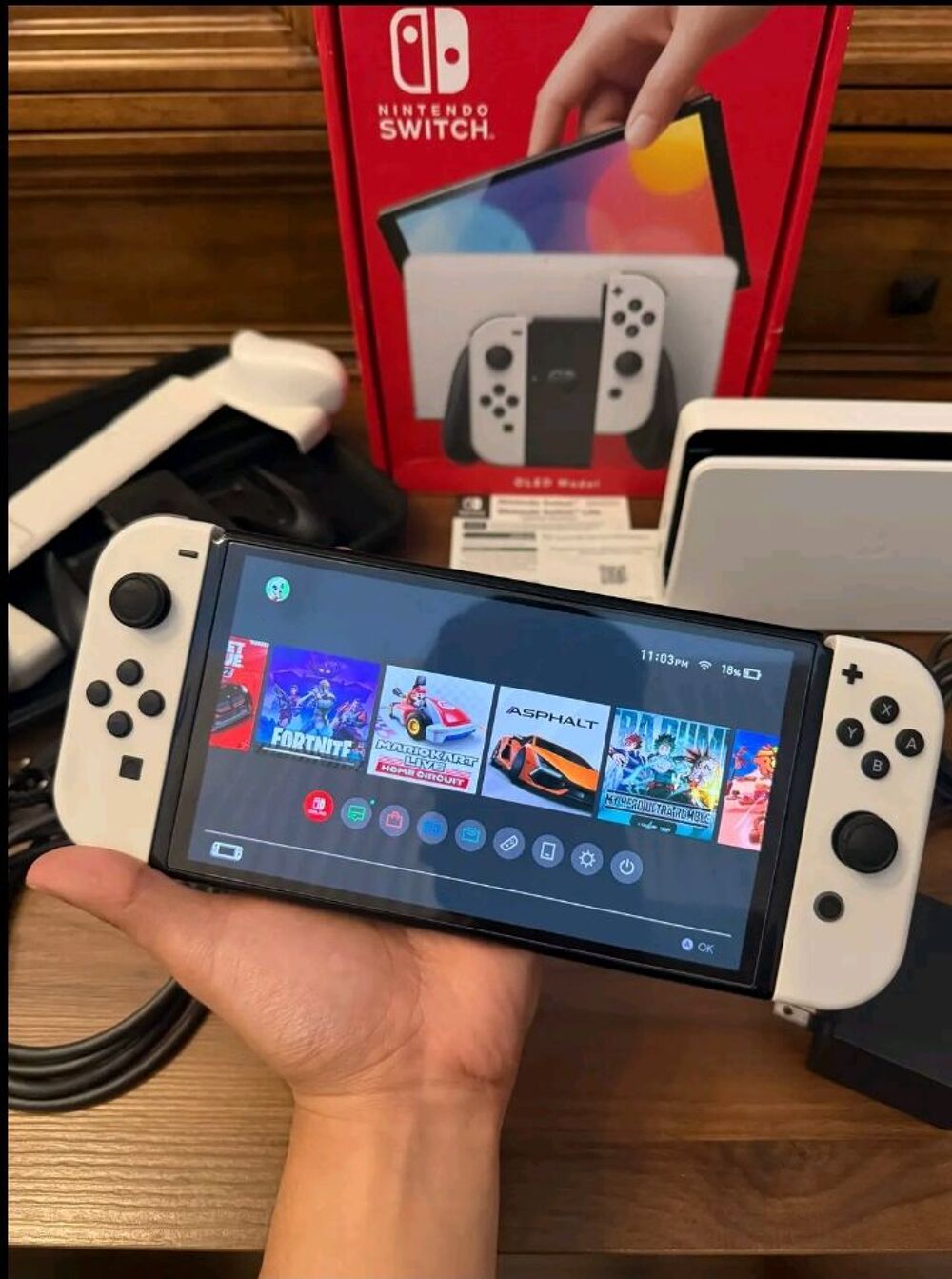 console Nintendo Switch oled blanche et accessoires Consoles et jeux vidéos