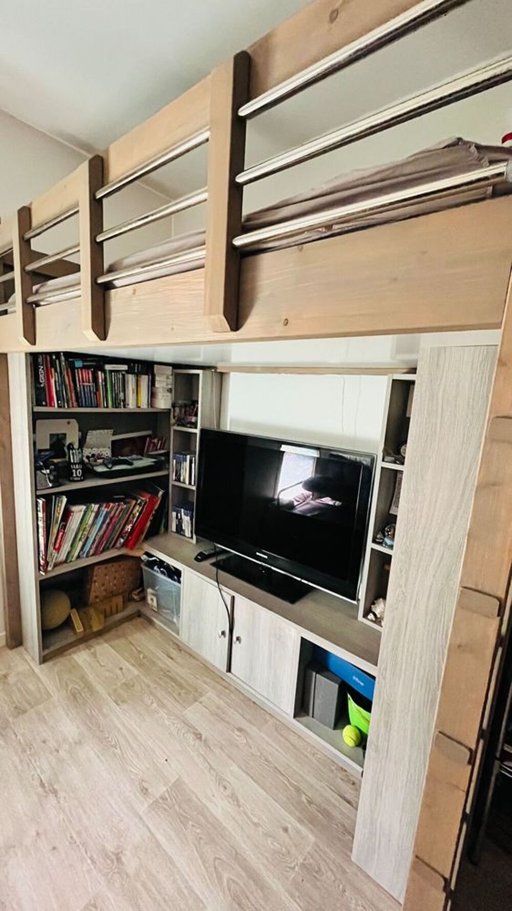 Lit mezzanine sur mesure en bois massif + &eacute;tag&egrave;res + meuble Meubles