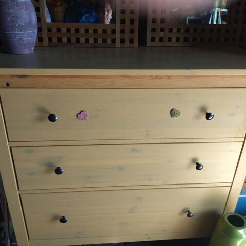 Joli commode couleur jaune paille 
Largeur 1m.  HT 1,11 m
65 Vierzon (18)