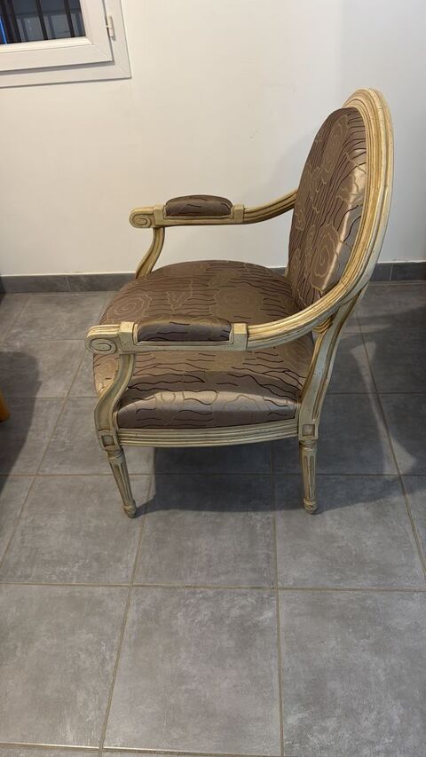 fauteuil Louis XV de marque Roche Bobois Suze-la-Rousse (26)