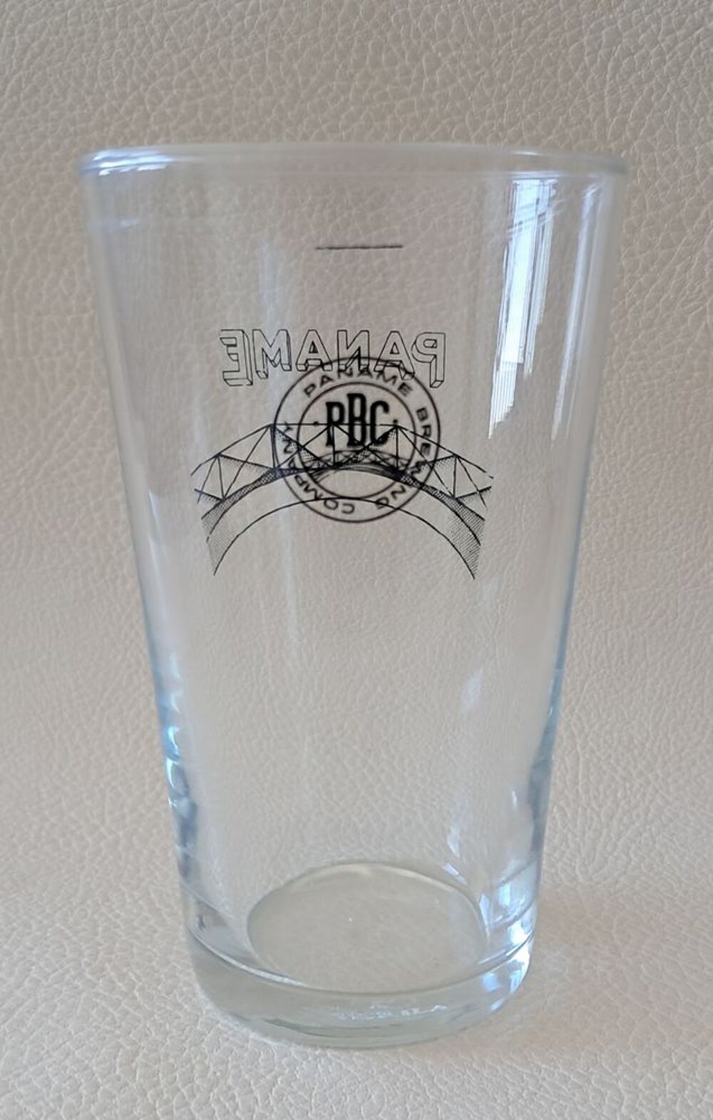 Verre transparent de la brasserie paname brewing company 