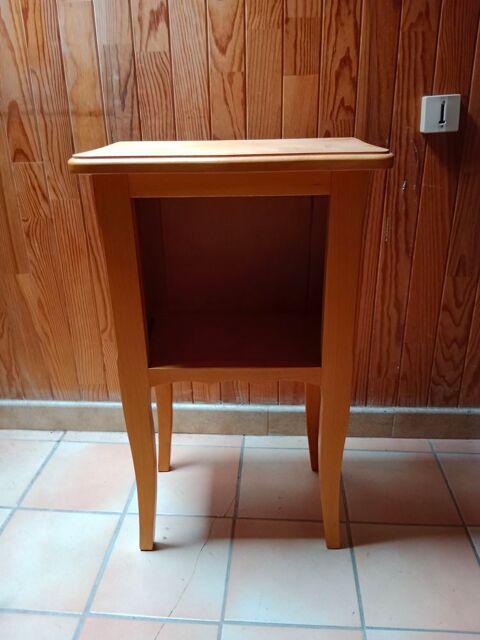 Table de chevet ch�ne clair TRES BON ETAT 20 Perpignan (66)