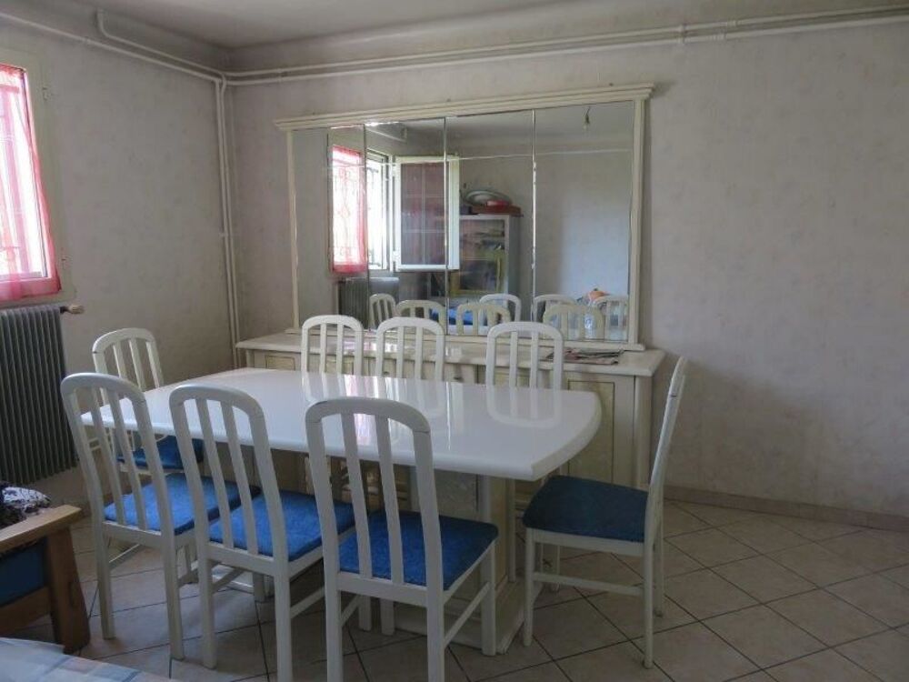 Salle &agrave; manger(table+chaises+living+miroir). Meubles