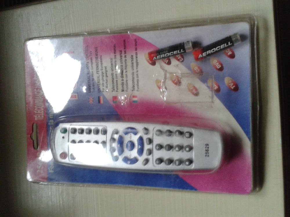 TELECOMMANDE UNIVERSELLE NEUF. Audio et hifi