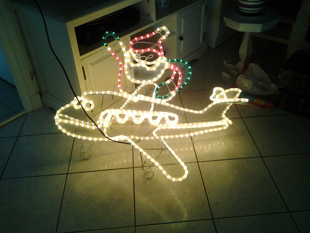 figurine de noel ext&eacute;rieur repr&eacute;sentant un avion Décoration