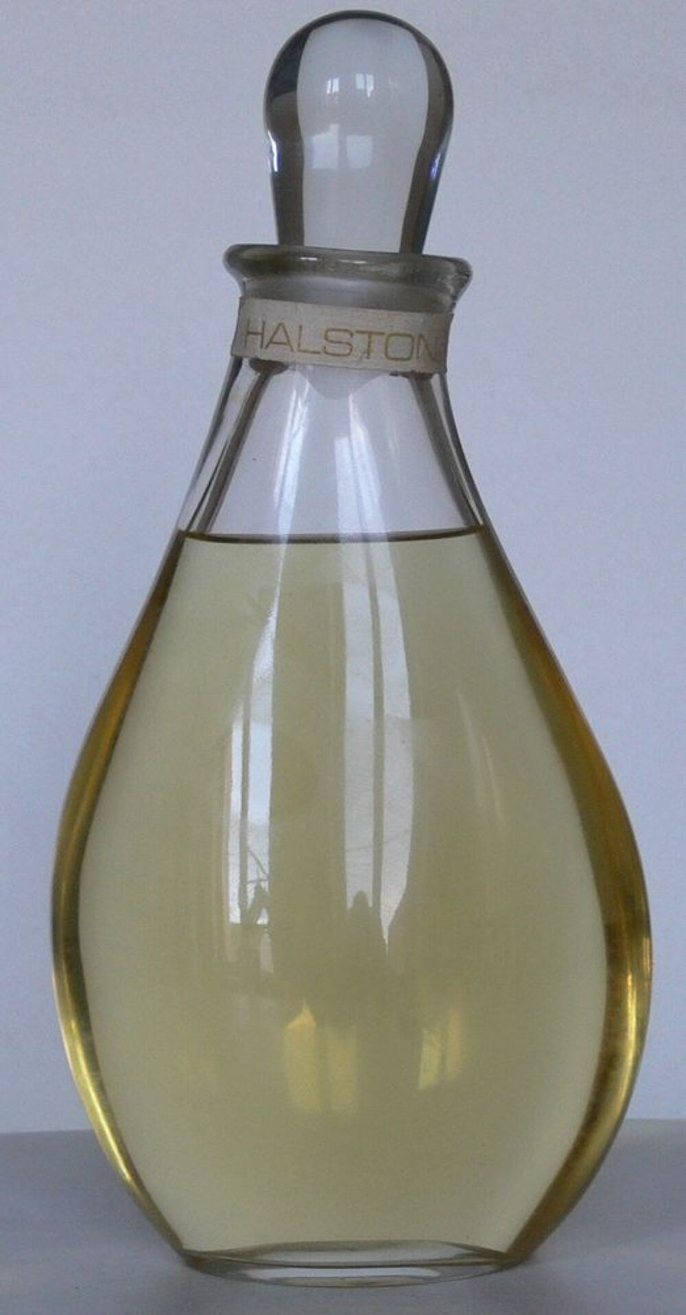 Flacon parfum Halston factice 