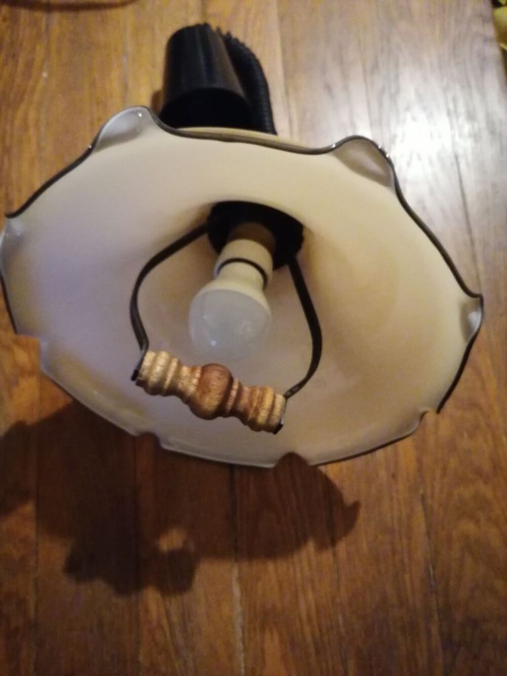 Luminaire Suspension vintage tr&egrave;s rare en opaline ancienne 