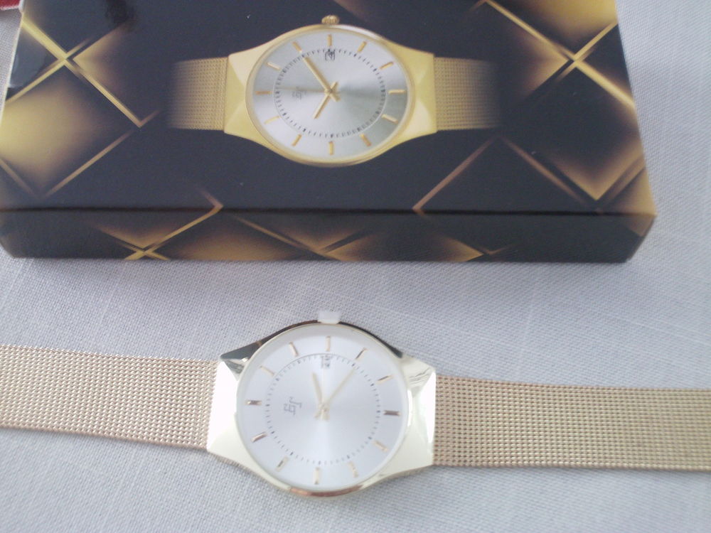  Montre milanaise heure date neuve N&deg;1132 Bijoux et montres