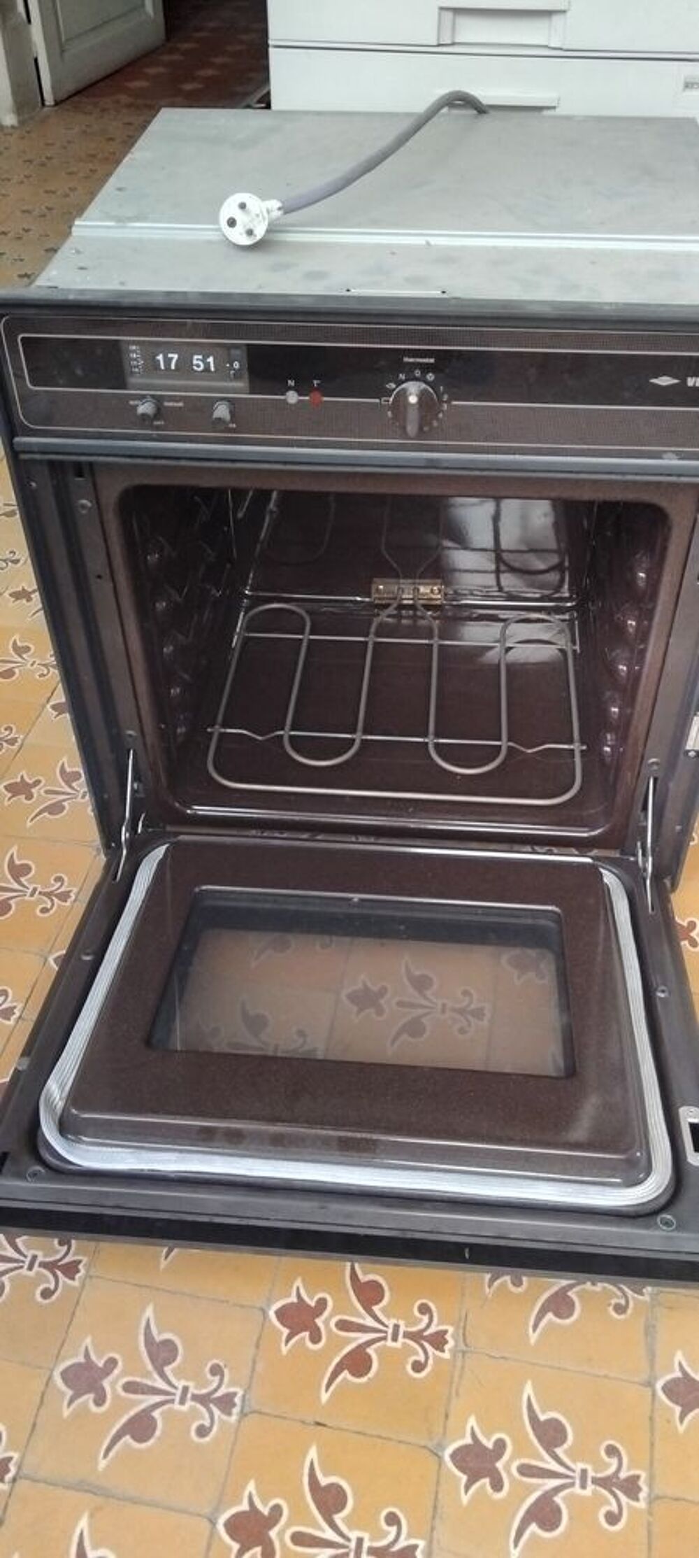 Four encastrable Electroménager