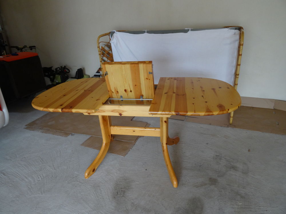TABLE EN PIN AVEC RALLONGE INTEGREE Meubles