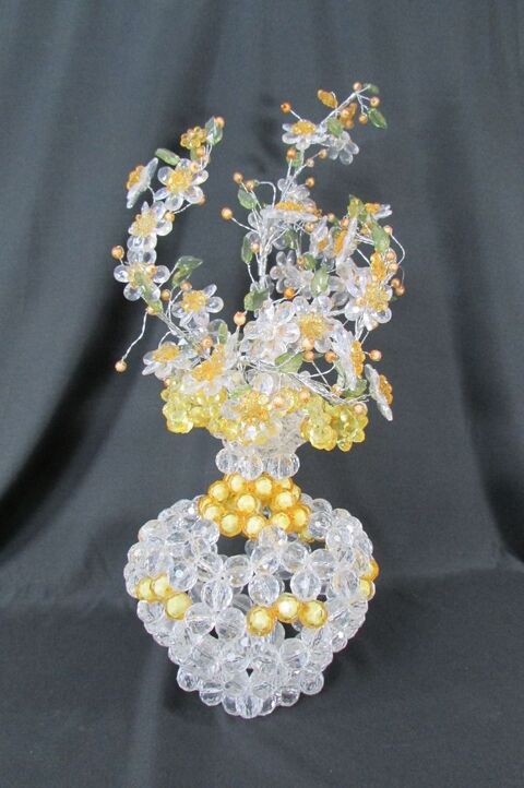 Vase et bouquet en perles , pi�ce unique 85 Limoges (87)