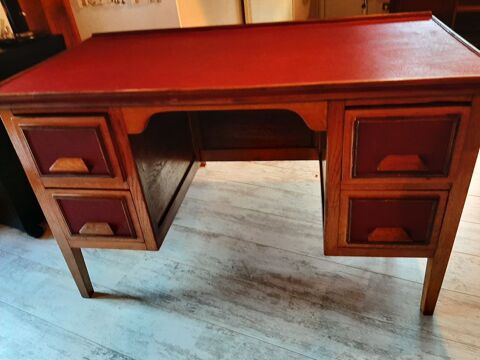 Bureau. 60 Sarliac-sur-l'Isle (24)
