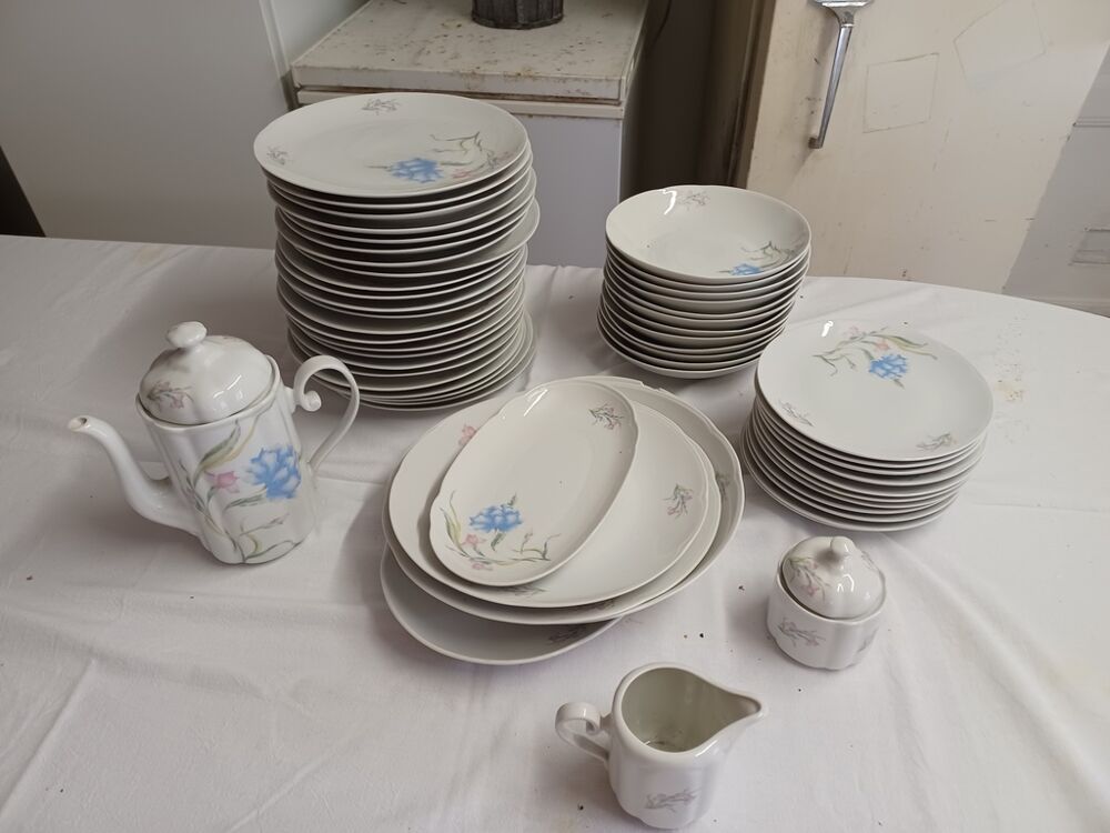 Service de vaisselle en porcelaine &agrave; fleurs Cuisine