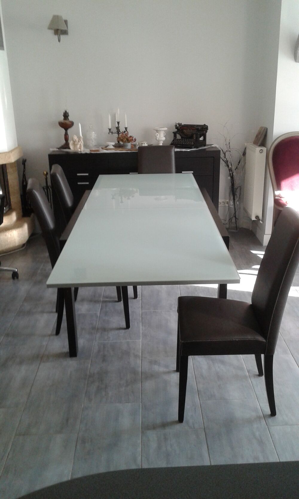 Table rectangulaire dessus verre. Ch&ecirc;ne Weng&eacute;. Meubles