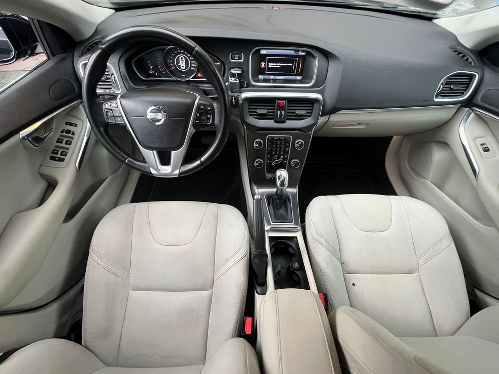 V40 D3 150 Kinetic Geartronic A 2012 occasion 42700 Firminy