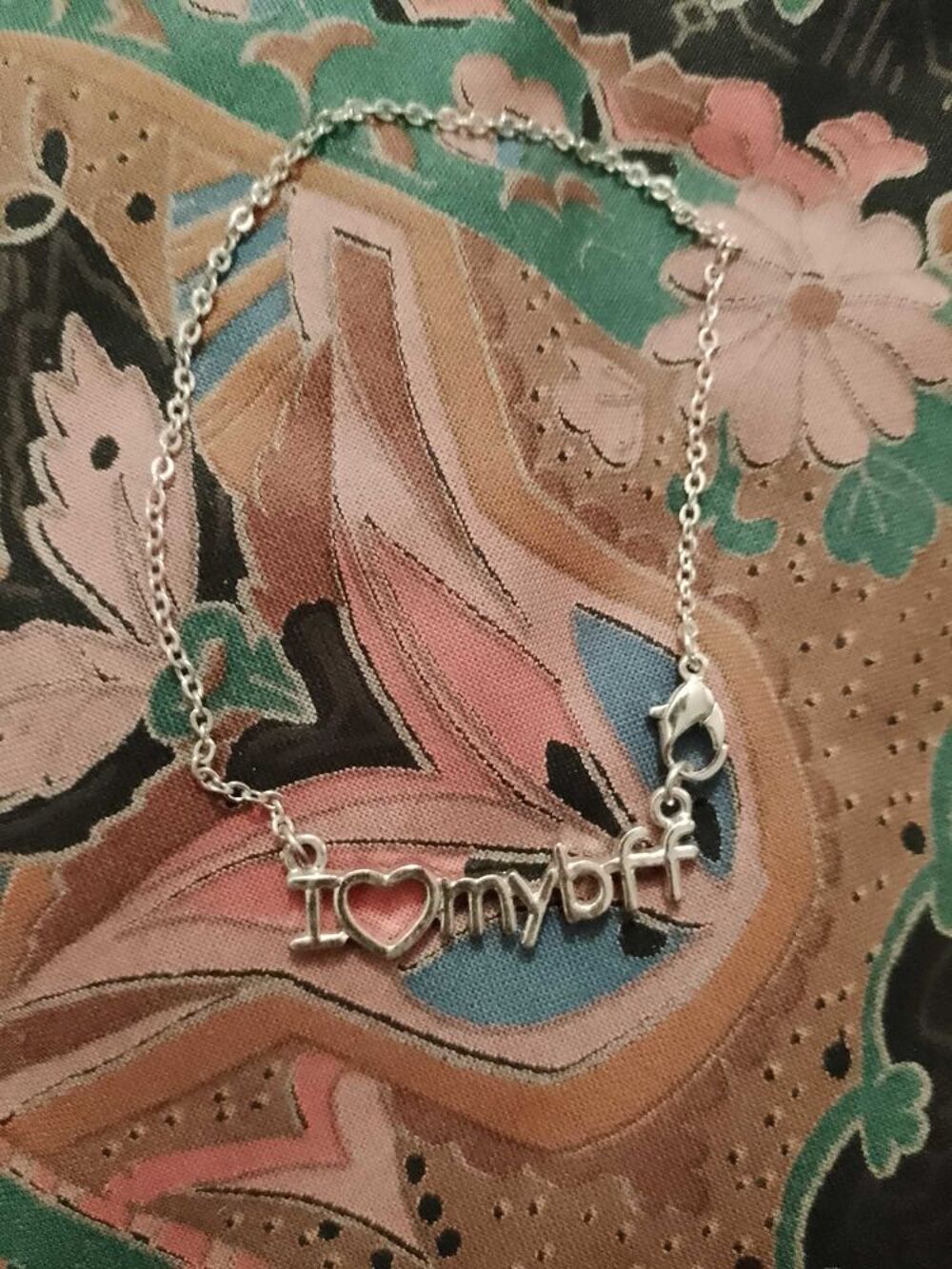 bracelet en m&eacute;tal argent&eacute; i love my bff enfants. Bijoux et montres