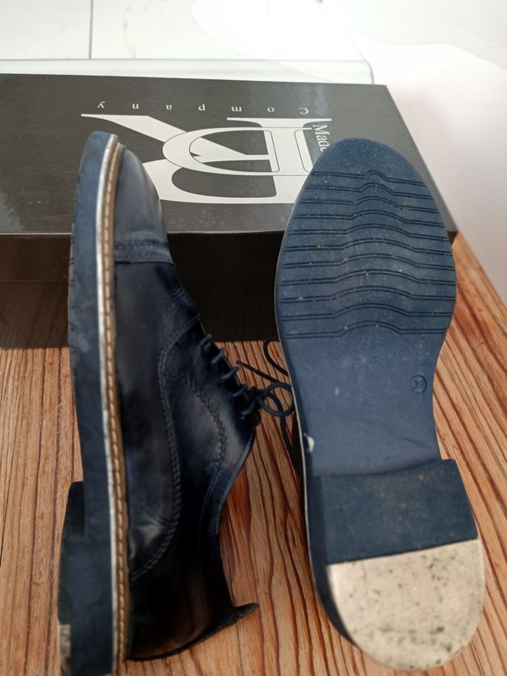 Chaussures en cuir avec semelles cr&ecirc;pe bleu nuit taille 39 Chaussures