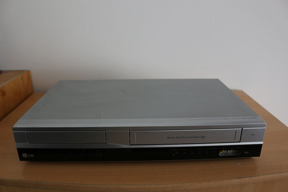 LG DVC5930 combin&eacute; Lecteur DVD/Lecteur Enregistreur VHS 6 t&ecirc; Audio et hifi