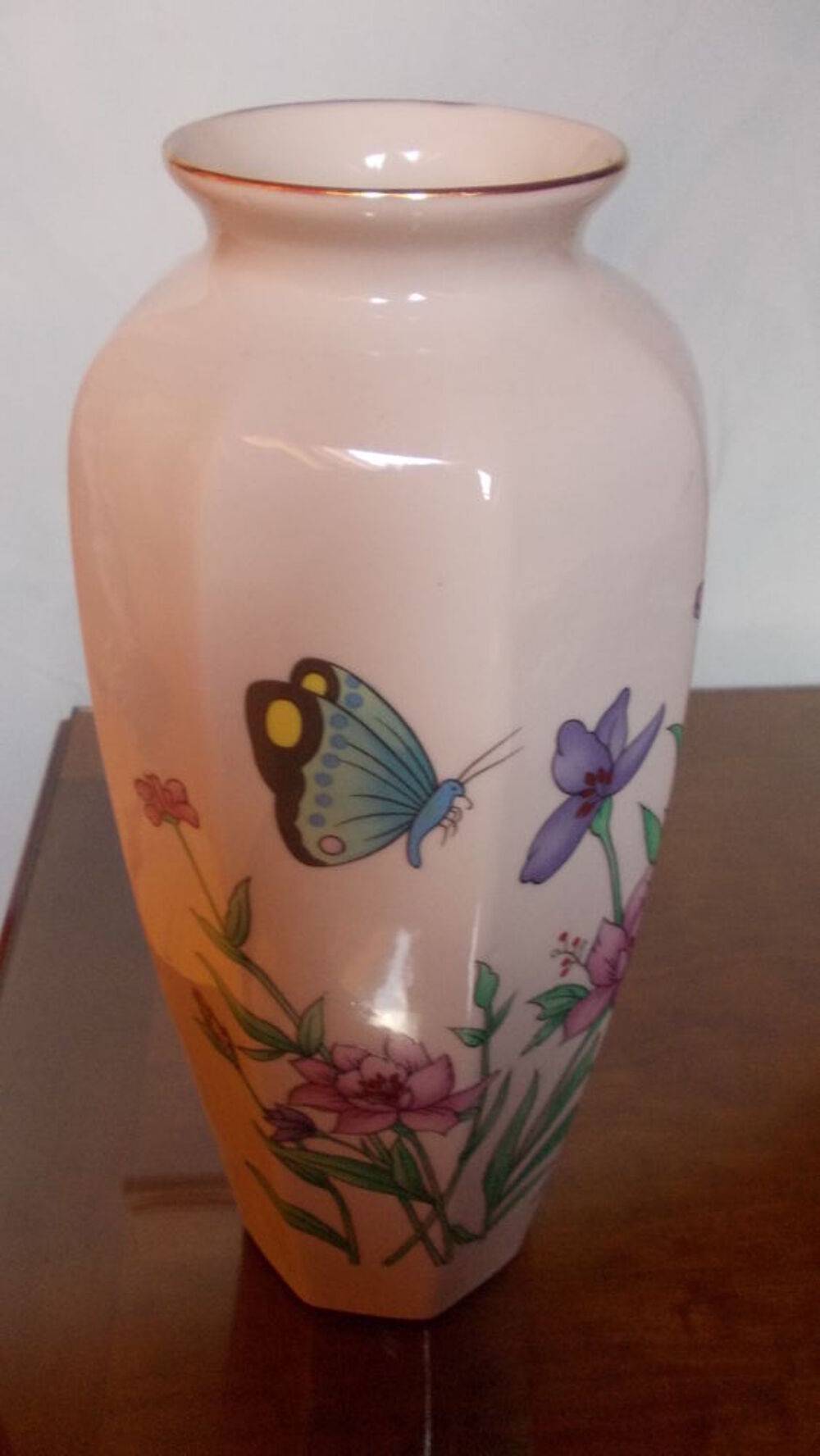 vase blanc motif fleurs Décoration